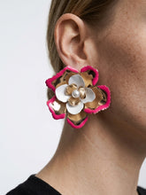 Load image into Gallery viewer, Large Flower Studs