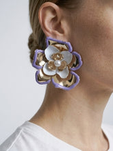 Load image into Gallery viewer, Large Flower Studs