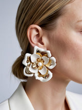 Load image into Gallery viewer, Large Flower Studs